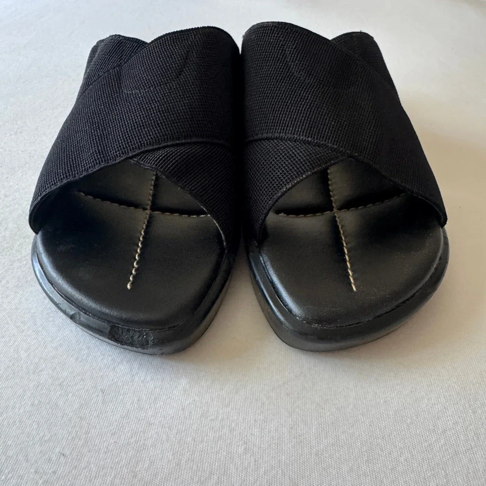 Liz Claiborne Black Wedge Sandals Size 7.5 Fabric Crossover Chunky Slide 90s Y2K